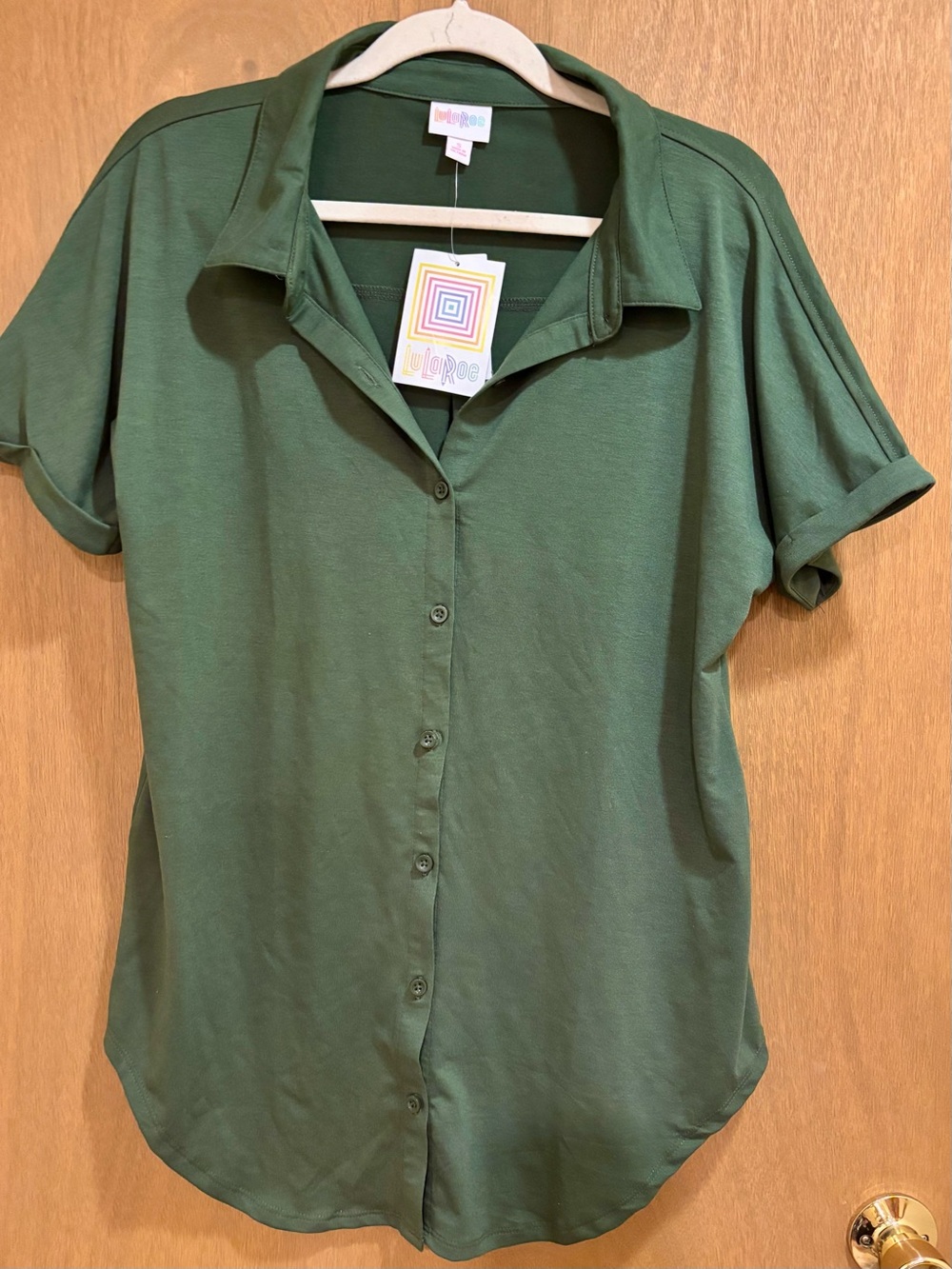 NWT LuLaRoe Charlie Olive Green Short Sleeve Button Up Shirt Casual Top Small
